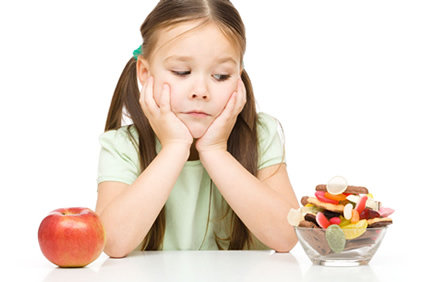 Crianças devem consumir no máximo 25 gramas de açúcar adicionado por dia, segundo nova recomendação da American Heart Association.