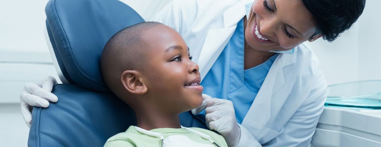 Os Dentistas se Juntam à Guerra Contra o Açúcar para Combater a Deterioração Dentária na Infância