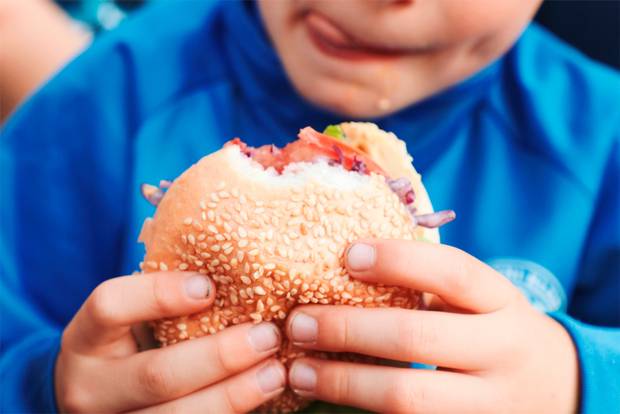 Novo Estudo: Os Pais Muitas Vezes Subestimam a Gordura Dos Filhos