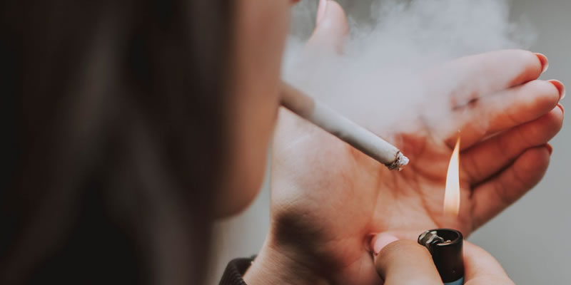 Fumar Aumenta o Risco de Internação Hospitalar Entre Aqueles com Covid-19