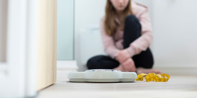 Pesquisa Relata: Os Transtornos Alimentares em Adolescentes Dobraram Durante o Bloqueio