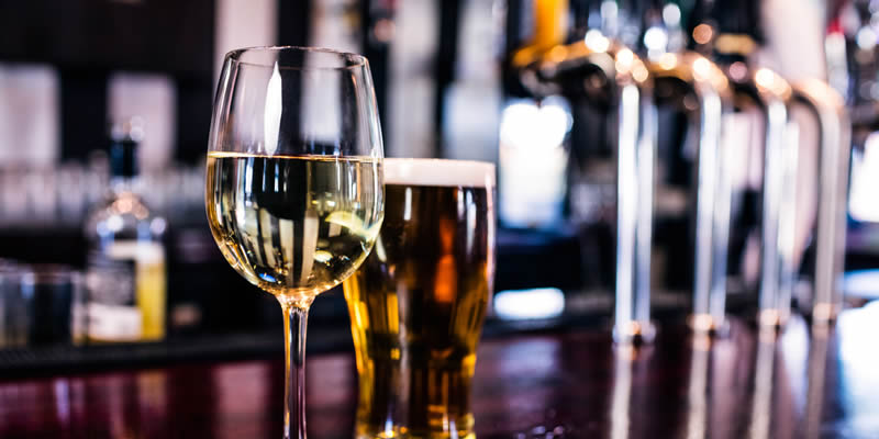 Estudo Mostra: Apenas Uma Bebida Alcoólica Pode Aumentar o Risco de Distúrbios do Ritmo Cardíaco