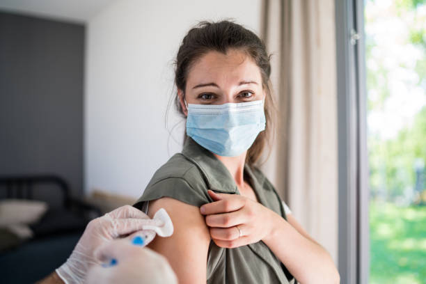 As Vacinas Contra Gripe e COVID-19 Podem Ser Administradas no Mesmo Dia: CDC e AAP