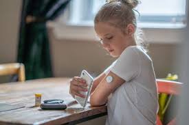 Dispositivos para Controle de Diabetes Podem Causar Dermatite de Contato em Crianças